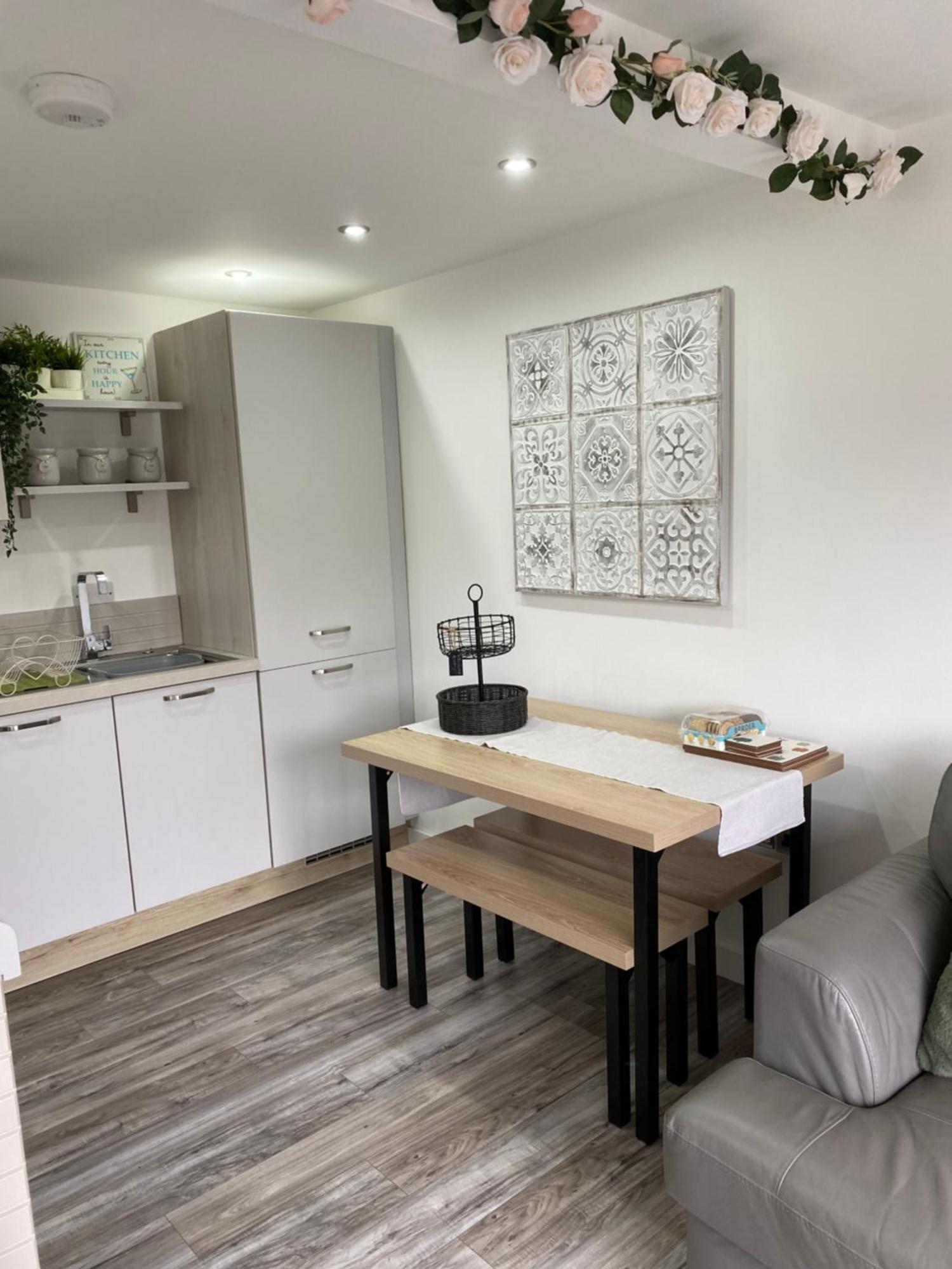 Snowdon Lodge - Glan Gwna Holiday Park Caernarfon - Luxury Family Lodge エクステリア 写真